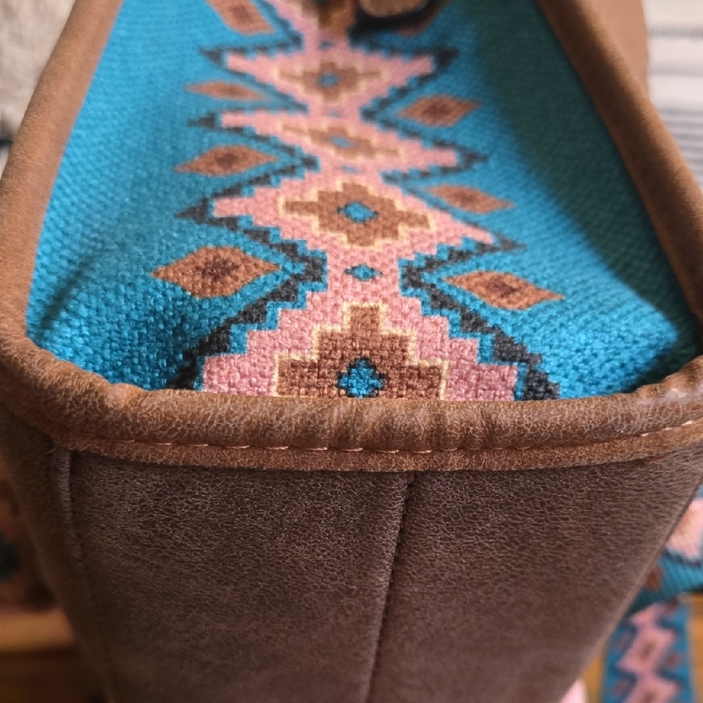 Wrangler Dark Brown Tote with Patterned Strap - Picture 6 of 9
